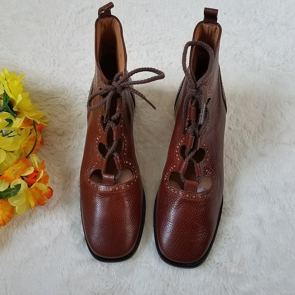 Naguisa Elur Ankle Boots - Picture 4 of 11